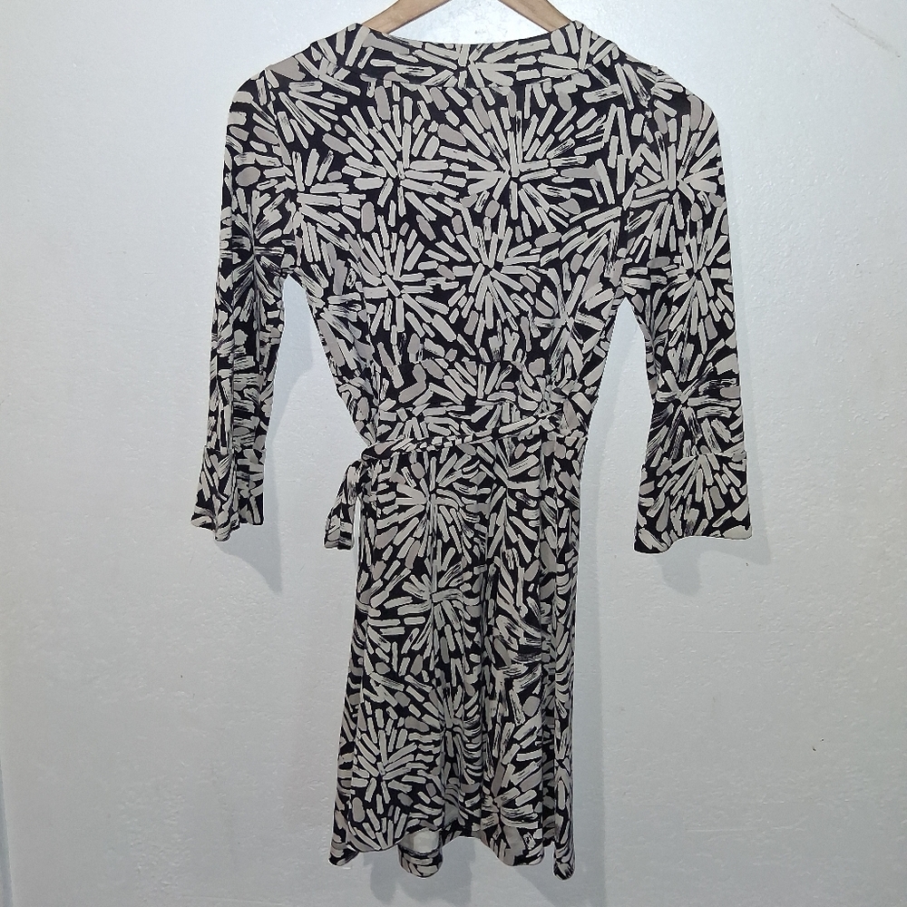 DIANE VON FURSTENBURG Melicent Wrap Dress - Picture 10 of 10